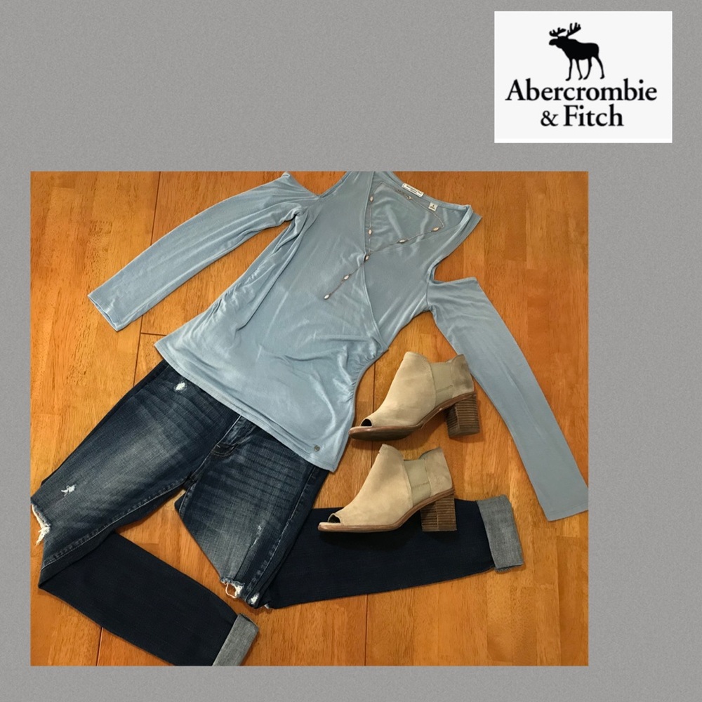 ⬇️ price drop A&F Cold Shoulder Shirt